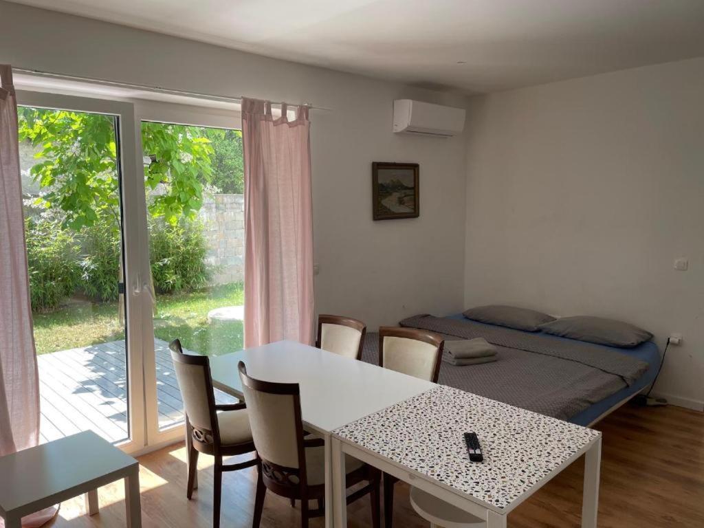 R41 - Tivoli Groundfloor Apartment Ljubljana Kültér fotó